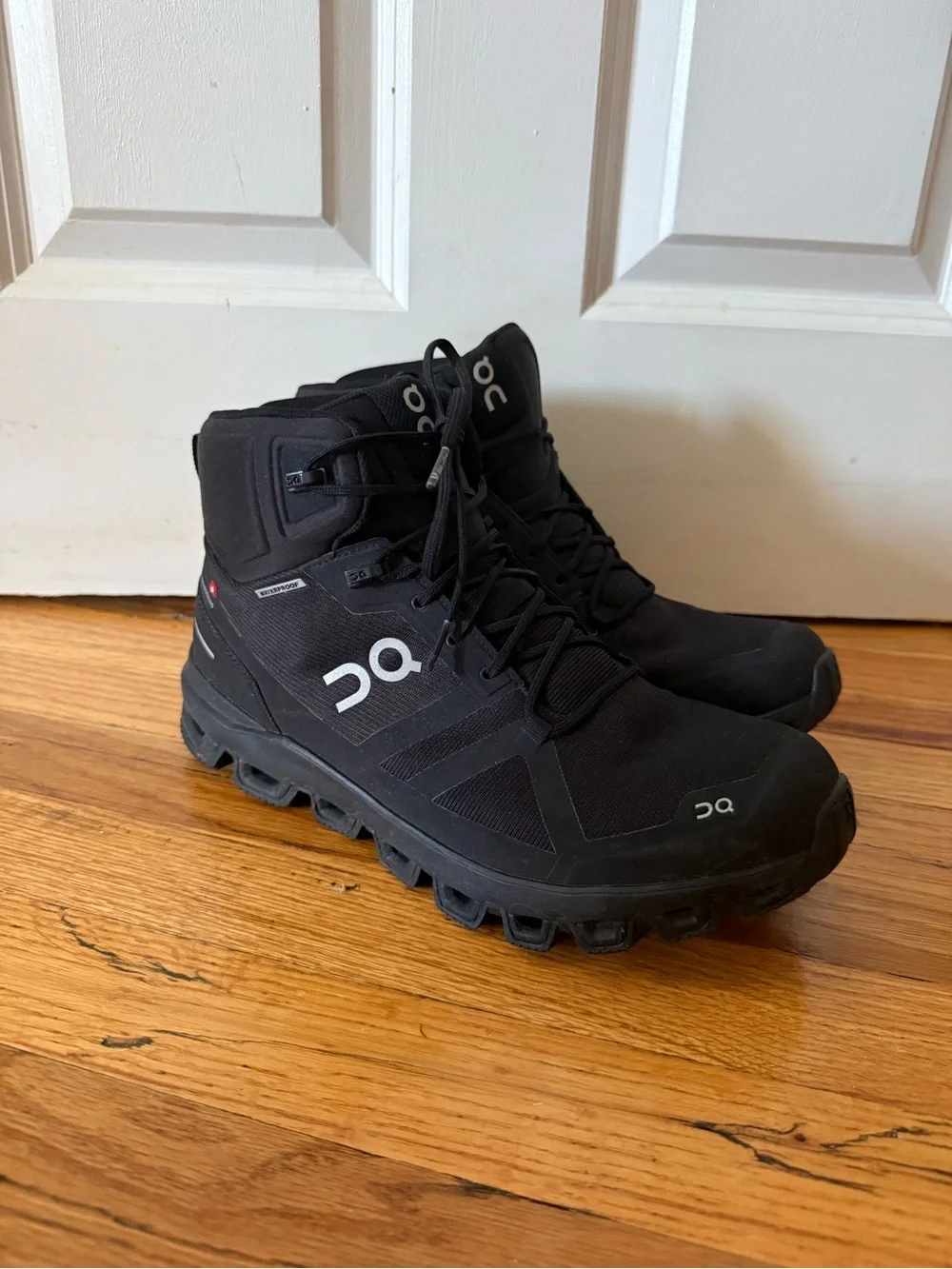 On Men’s Waterproof Hiking Boots – Black – Size US 9.5 (EU 43)